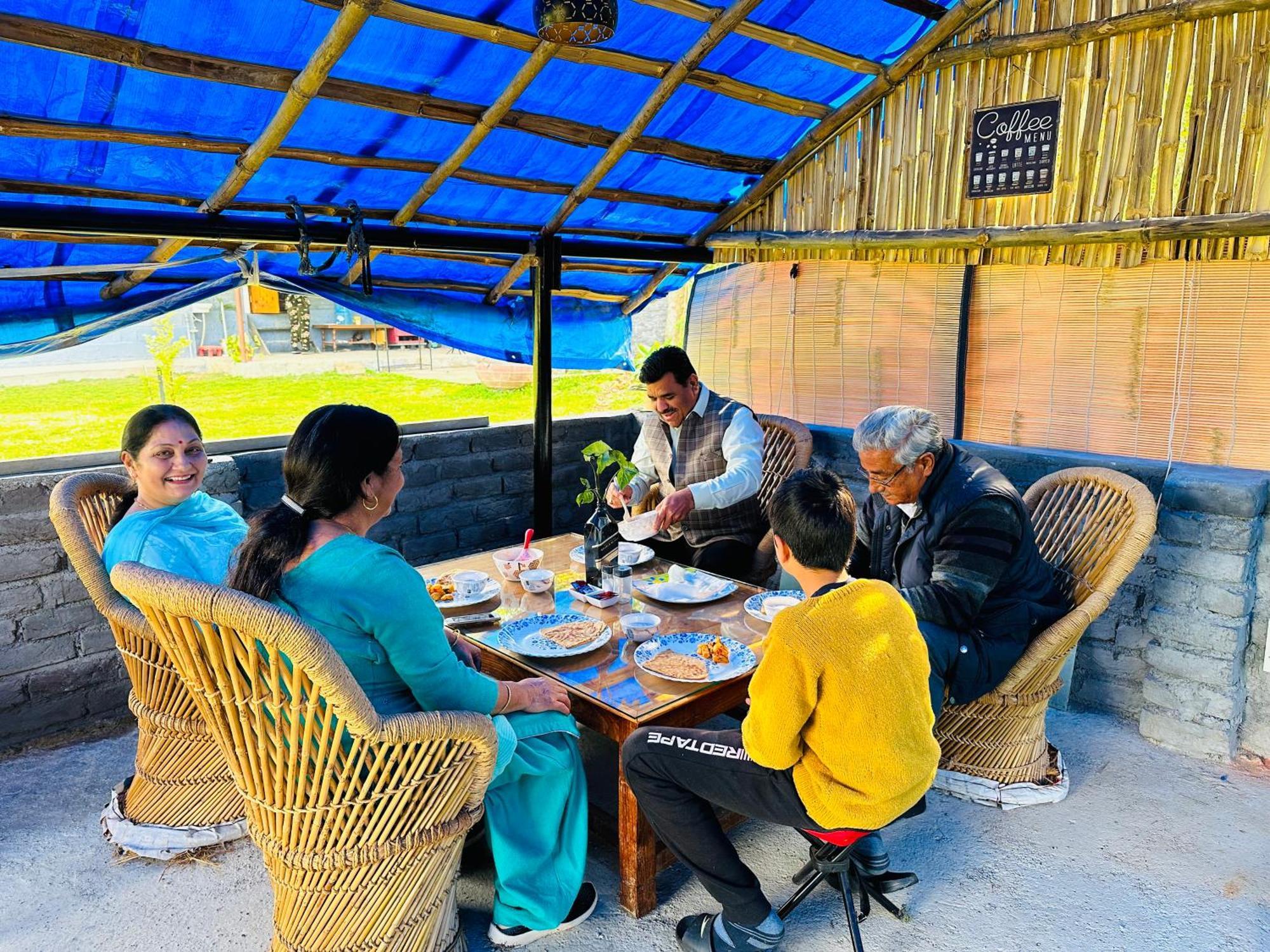 Dreamwoods A Travellers Farm Vandrerhjem Dharamshala Eksteriør bilde